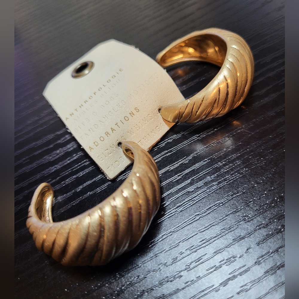 Anthropologie Large Gold‎ Tone Seashell Huggie Stud Earrings 1.5" Long NWT